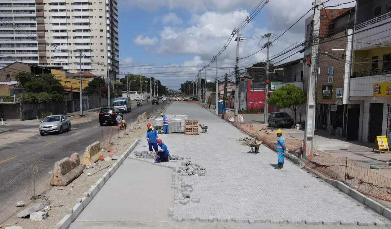 operário trabalhando na sargento hermínio